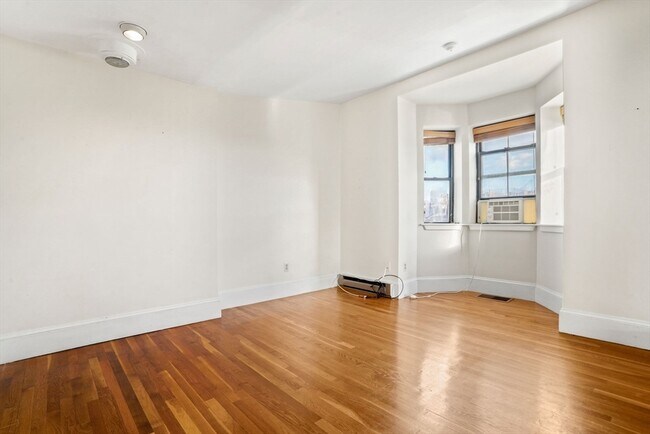 Foto del edificio - 533 Columbus Ave