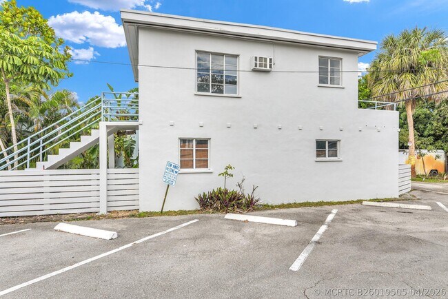 Foto del edificio - 820 N Dixie Hwy
