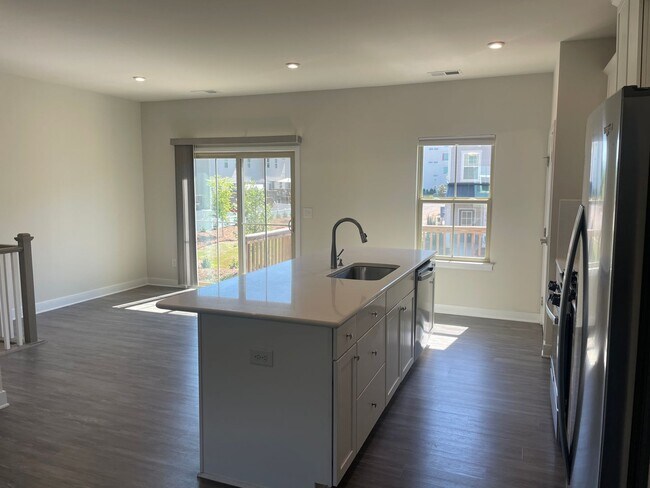 Foto del edificio - Luxury 3BR Townhome in Langtree- Modern Finishes & Prime Location!