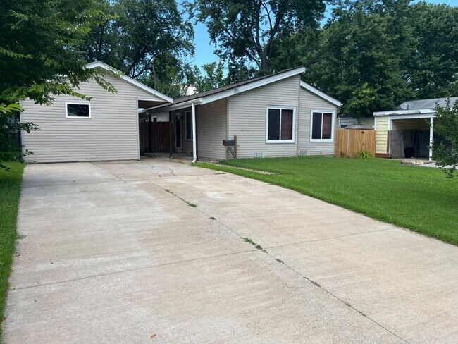 Foto del edificio - "Spacious 3 Bedroom/2 Bath Home in Florissant!"  Available for Move-In on 8/15/2026