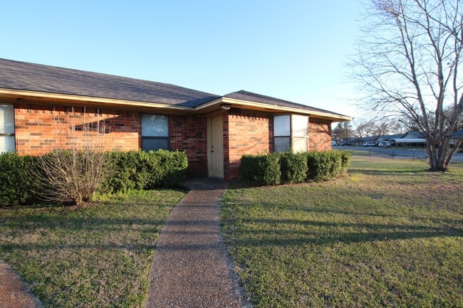 Building Photo - Ridgerock DUPLEX 20169/20171