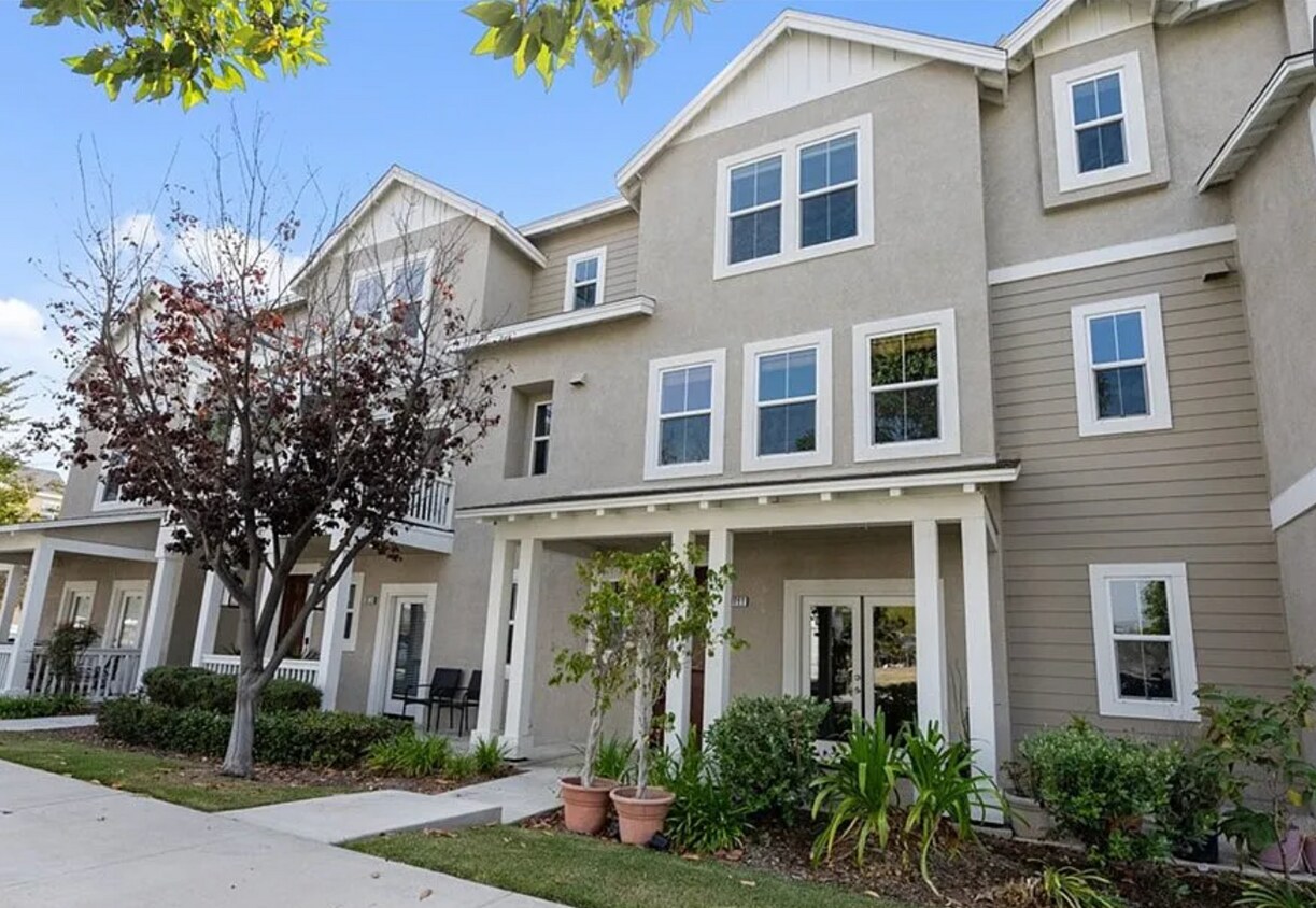 3068 Roia Ln Unit 3068, Oxnard, CA 93036 Condo for Rent in Oxnard, CA