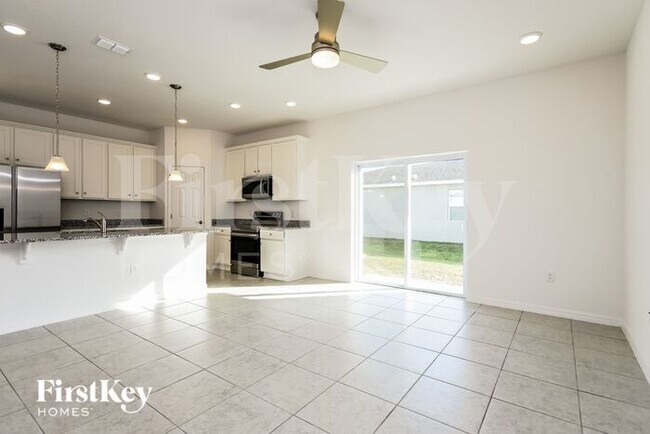 Building Photo - 581 Crown Rose Dr