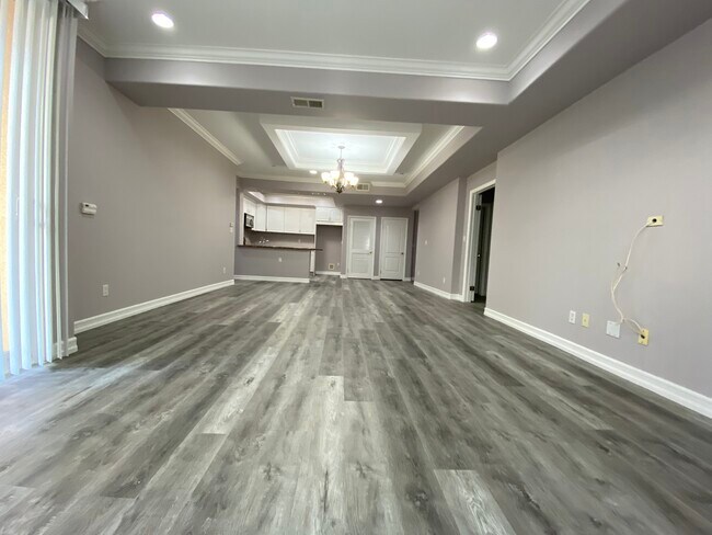 Building Photo - 414 E Valencia Ave