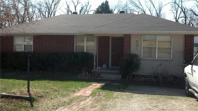 Building Photo - 598 N 40th St