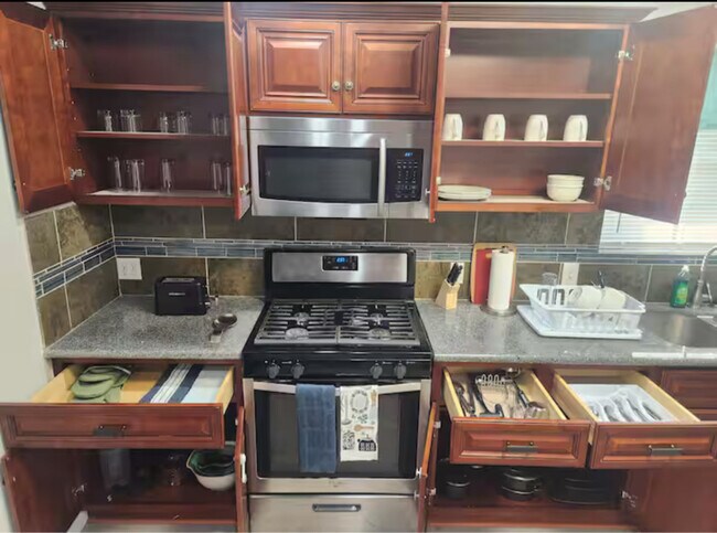 Foto del edificio - 1334 W Ridgewood Ct