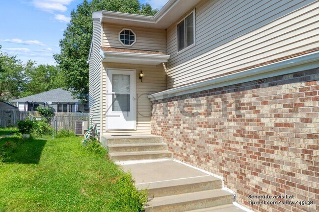 Foto del edificio - 724 W Belmont Ave