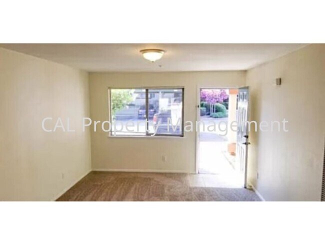 Foto del edificio - Two bedroom condo for rent in Salinas, CA!
