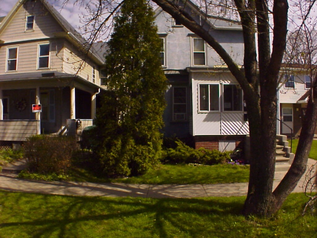 Building Photo - 144 Adams St