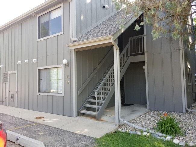 Building Photo - 705 E Drake Rd