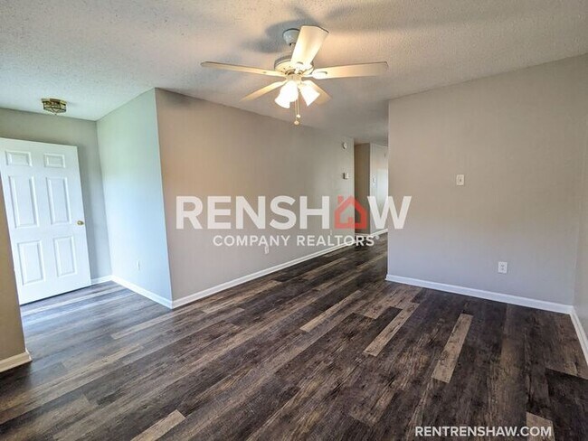 Building Photo - Gorgeous 3 Bed / 2 Bath - Move in Ready - ...