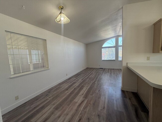 Foto del edificio - 4160 Jade St
