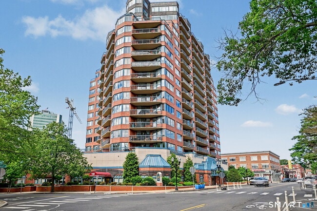 Building Photo - 25 Forest St
