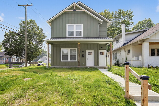 Building Photo - 3955 Rookwood Ave