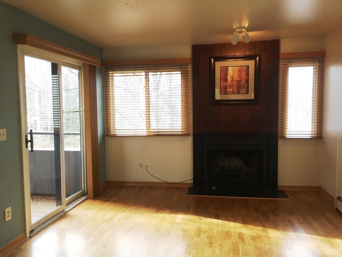 Sala de estar - 1600 Eastridge Dr