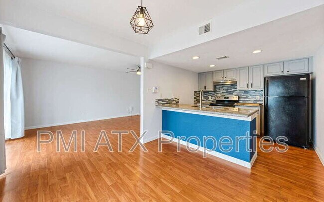 Building Photo - 2124 Burton Dr