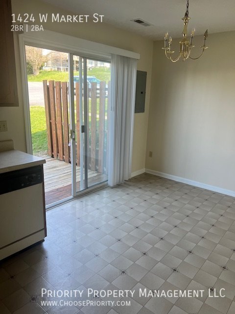 Building Photo - Modern 2 Bed Townhome with Prime Location ...