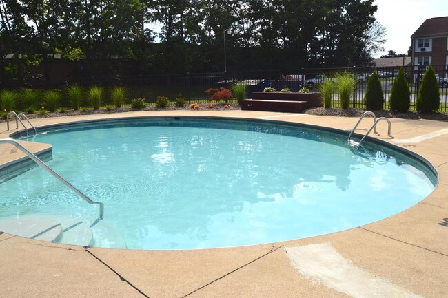Piscina con terraza - Boulevard Club Apartments