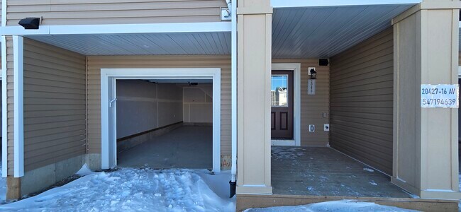 Photo du bâtiment - 20431 16 Av NW