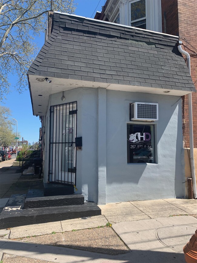 Building Photo - 5748 Chestnut St