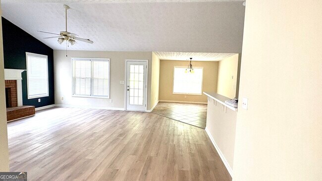 Building Photo - 2336 Pettit Dr