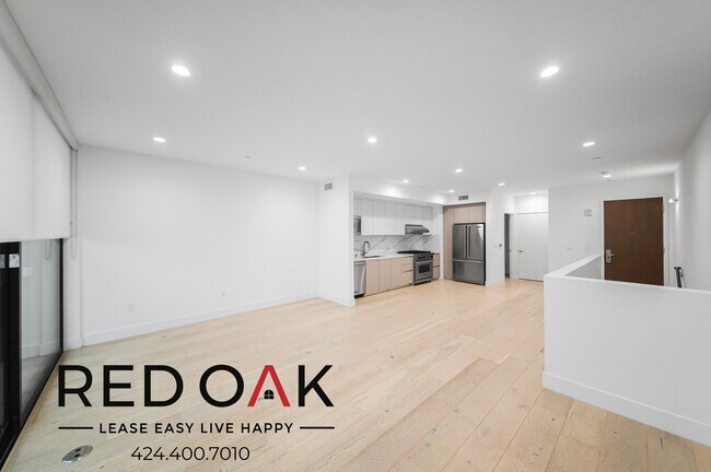 Foto del edificio - Stunning Two Bedroom with an Expansive Bal...