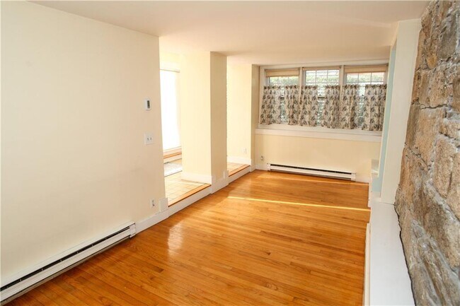 Building Photo - 75 Pelham St