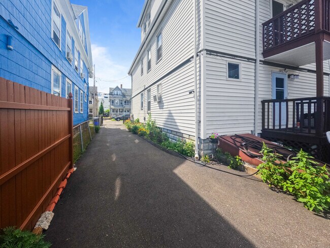 Foto del edificio - 532 Carroll Ave