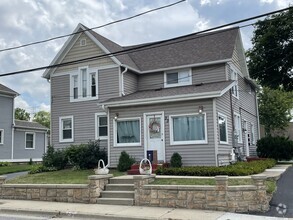 Building Photo - 33 E Main St