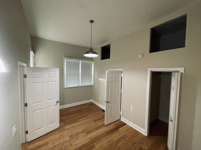 Building Photo - 42 N 10th St