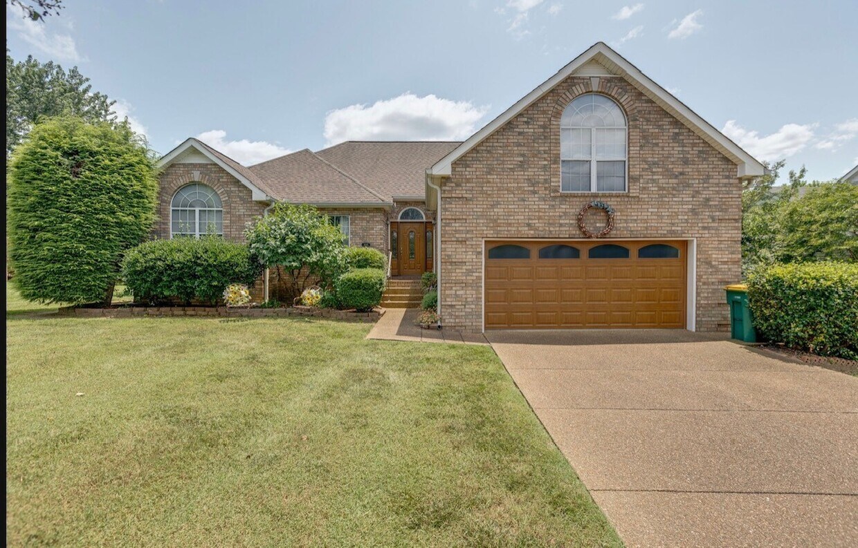 Primary Photo - 3015 Iroquois Dr