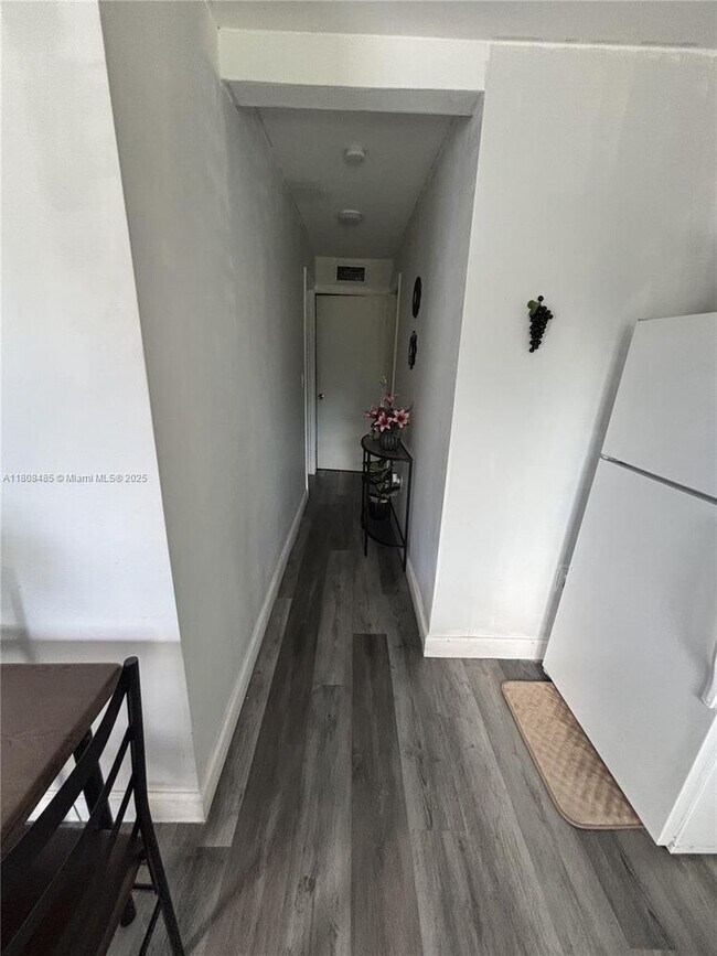 Foto del edificio - 1055 NW 153rd St