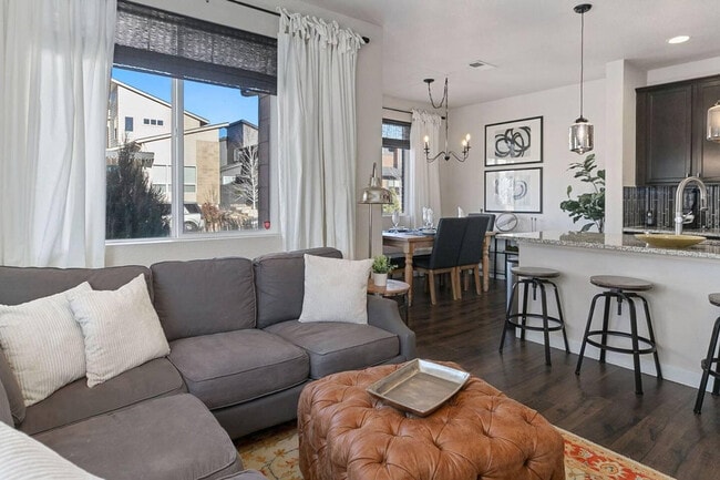 Foto del edificio - 6801 Warren Dr