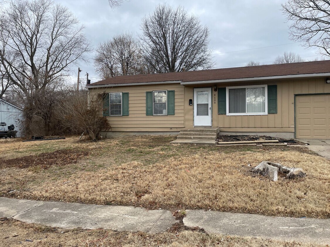 Primary Photo - 3 Bedroom 1.5 Bath Home for Rent