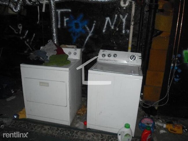 Building Photo - 20 Pratt St