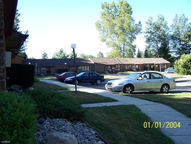 Building Photo - 1 br, 1 bath Apartment - Cedar Village