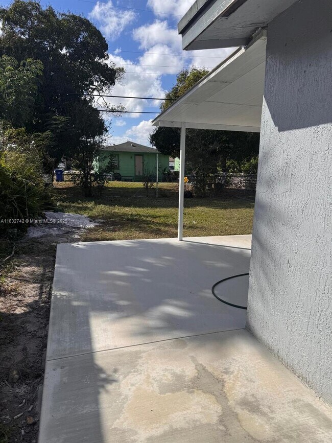 Foto del edificio - 437 NW 17th Ave