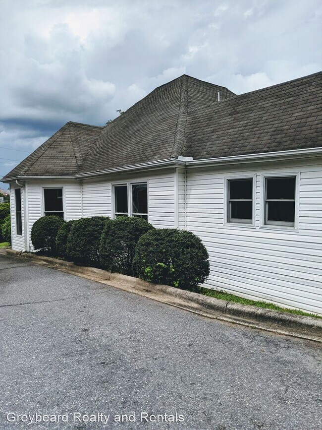 Building Photo - 3 br, 2 bath House - 30 Bartlett Street