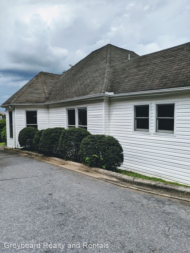 Foto del edificio - 3 br, 2 bath House - 30 Bartlett Street