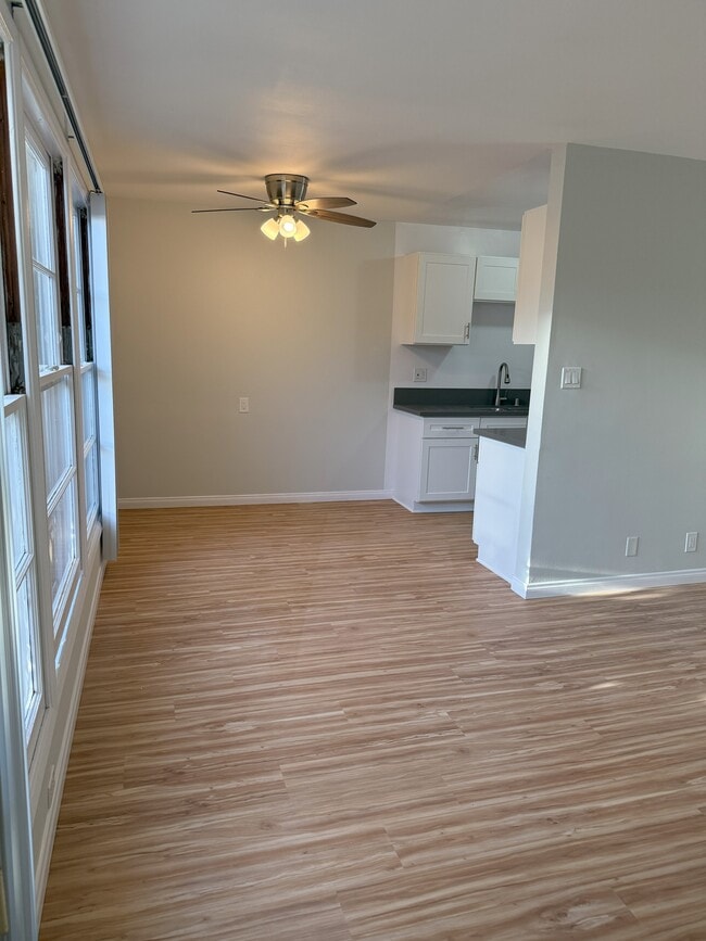 Building Photo - 10416 Irene St