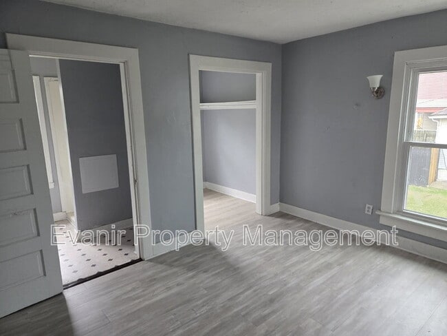 Building Photo - 626 Pritz Ave
