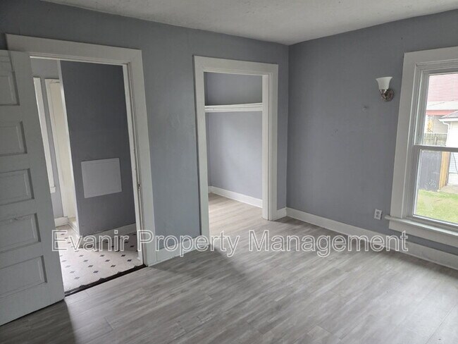 Foto del edificio - 626 Pritz Ave