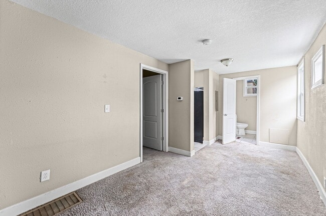 Building Photo - 908 N 13th St