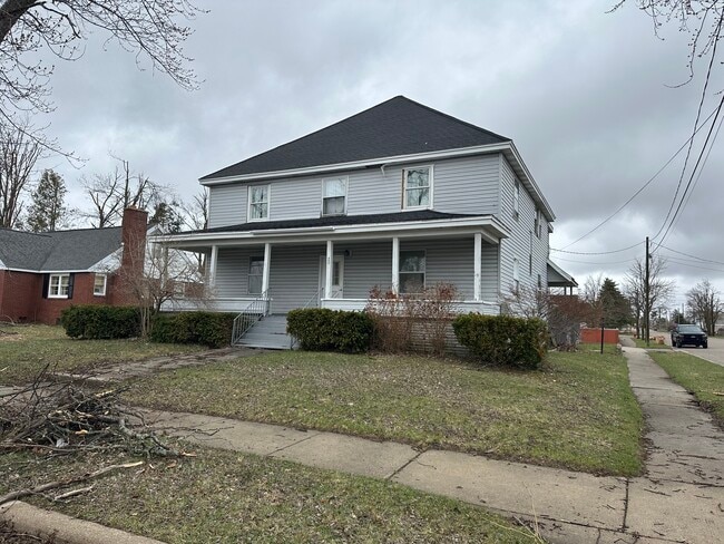 Building Photo - 202 W Mitchell St