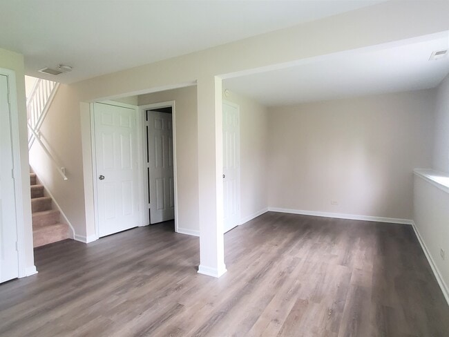 Building Photo - 811 Cambridge Pl