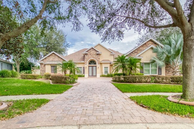 Building Photo - Stunning Executive Home in Gated Community