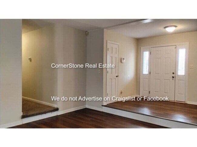 Foto del edificio - 6301 Lakehaven Dr