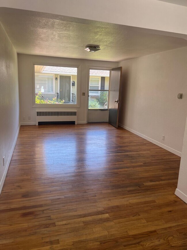 Foto del edificio - 130 SW Canyon Dr