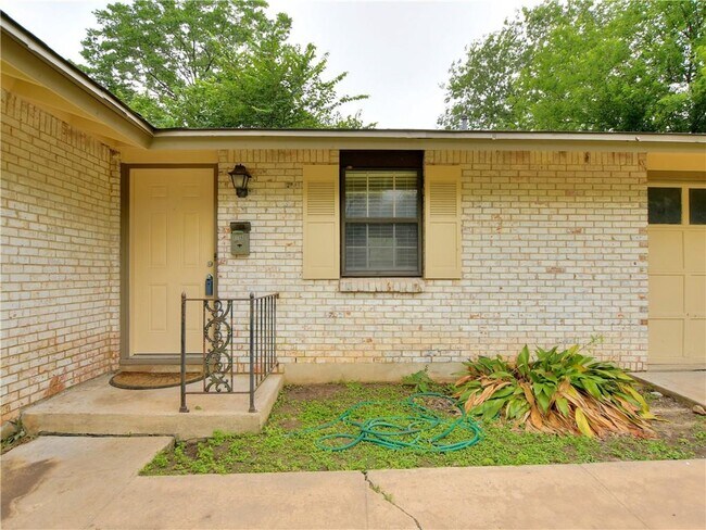 Building Photo - 1105 Alden Dr