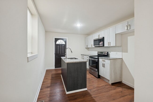 Building Photo - 1454 N 56th St